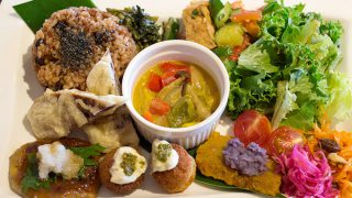 Cozy & Friendly Hammock Vegan Cafe “Essence 963” / Ginowan, Okinawa