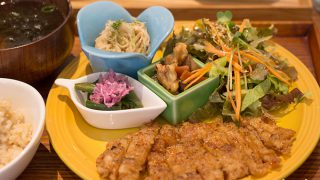 Vegan Macrobiotic Cafe “Rakurobi Kitchen” / Naha, Okinawa